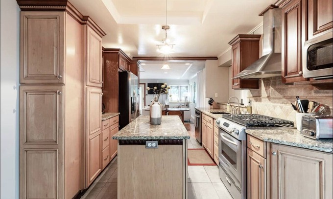 Edgewater Apartment | Beautiful 2-Bedroom Suite By Sloan’s Lake, Denver