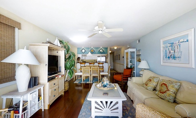 Pine Knoll Shores Condo | Beautiful 2nd-Floor Condo Overlooking Beach w/Free WiFi, Balcony, Full Kitchen