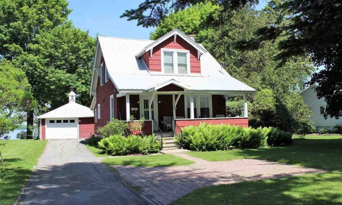 Ogdensburg House | Beautiful 3-BDRM Cottage Home on the St. Lawrence River!