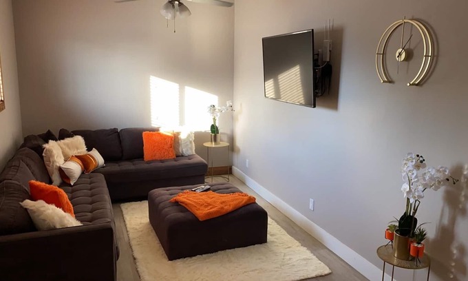 Alice Town House | Beautiful 3 bed 2 bath home