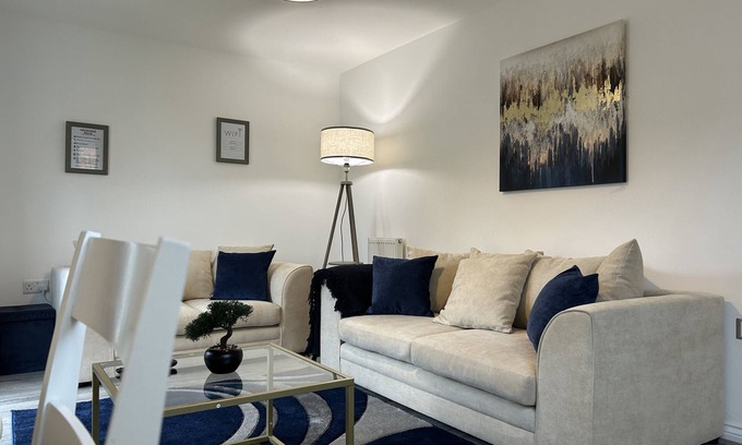 Chichester House | Beautiful 3 bed, Bostock House