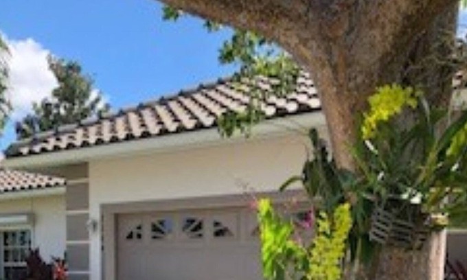 Falcons Glen House | beautiful 3 bed. home Flamingo Golf Course Lely Resort, 7 days min