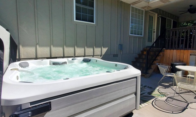 Eureka Springs House | Beautiful 3 bedroom 2 bath home NEAR THE COUNTRY CLUB!