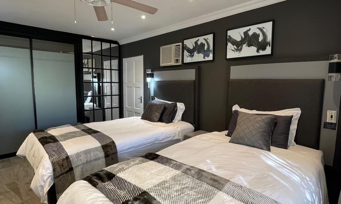 Pretoria Other | Beautiful 3-bedroom farmhouse in Akasia, Pretoria, with WiFi, AC, swimming pool