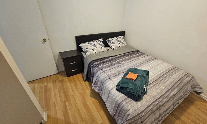 Brampton West House | Beautiful 3 bedroom house just 20 minutes to Pearson airport