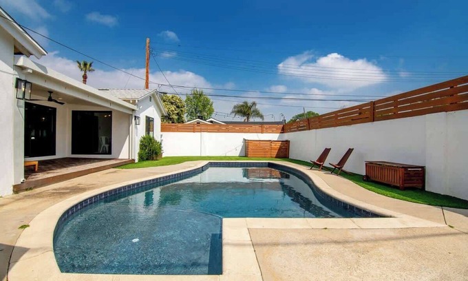 Valley Glen House | Beautiful 3 Bedrooms 3 Bath Large Home + Pool