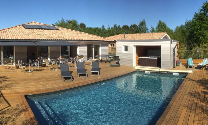 Grayan-Et-L'Hopital Villa | Beautiful 300 m² house with heated swimming pool and spa Close to the ocean