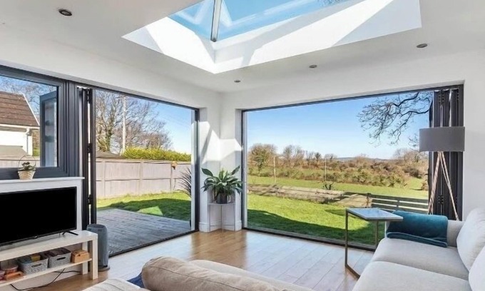 Haverfordwest House | Beautiful 4-Bed House with countryside views