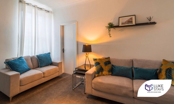 Gateshead Apartment | Beautiful 4 Bed -Wifi -Yard -Central -Gateshead