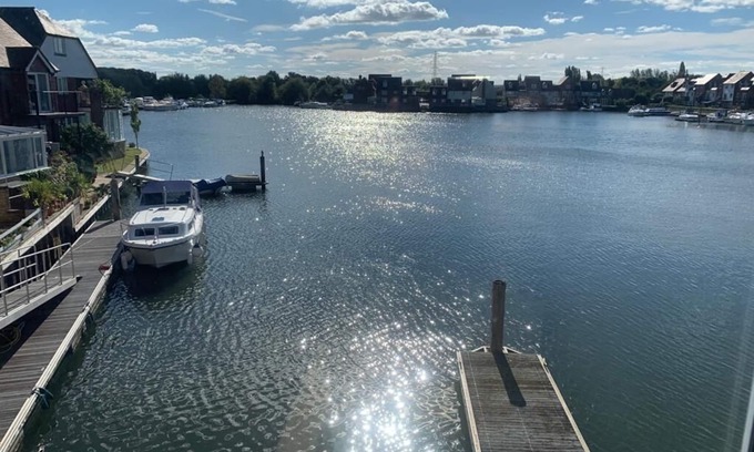 Abingdon House | Beautiful 4 bed, on the Marina, Abingdon, Oxford