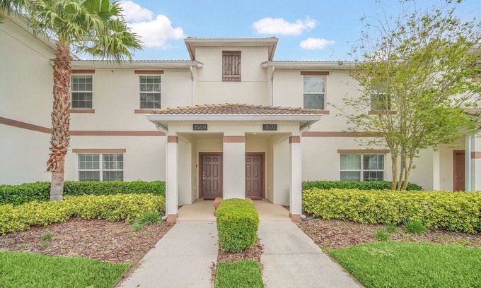 Davenport House | Beautiful 4 Bed Town Home with Splash Pool-1569PD