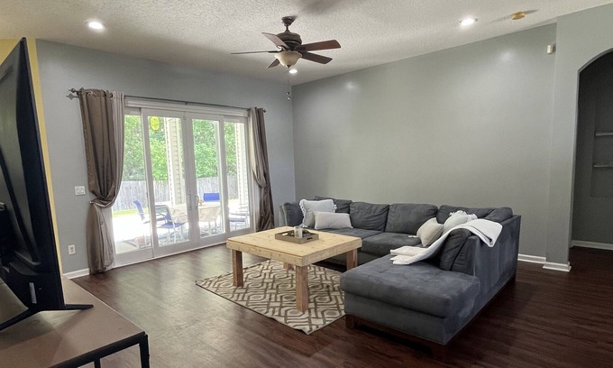Northside House | Beautiful 4 bedroom / 2 bathroom home!