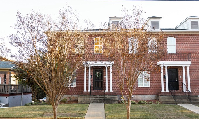 Florence Condo | Beautiful 4-bedroom condo with WiFi, AC in fabulous Florence Downtown near UNA