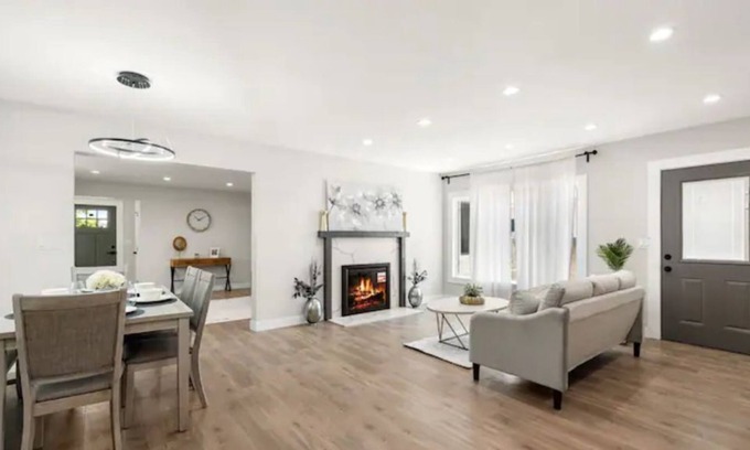 Paramount House | Beautiful 4 bedroom home with indoor fireplace