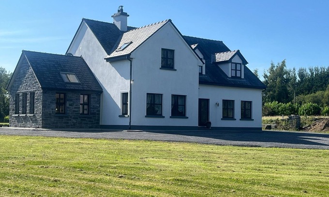 Oughterard House | Beautiful 4-bedroom house in Rosscahill, Connemara, Galway