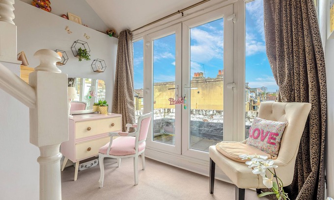 St. Mary's Park House | Beautiful 4BR Haven, Garden, 2 mins Battersea Park