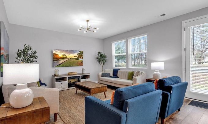 Myrtle Beach House | Beautiful 4BR Modern Kitchen, Fire Pit, Close to Golf & Attractions