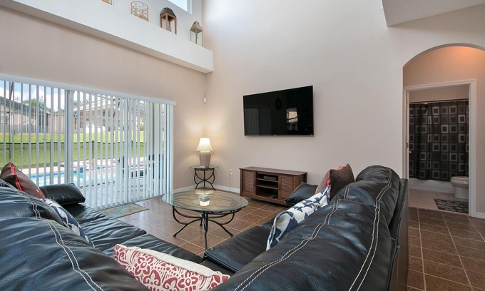 Highgate Park House | Beautiful 5 bedroom house with private pool in gated community