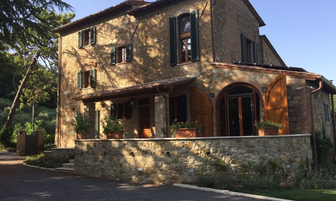 Montepulciano Villa | Beautiful 5-Bedroom Villa - Walk to Montepulciano w/Pool, Jacuzzi & Fitness Room