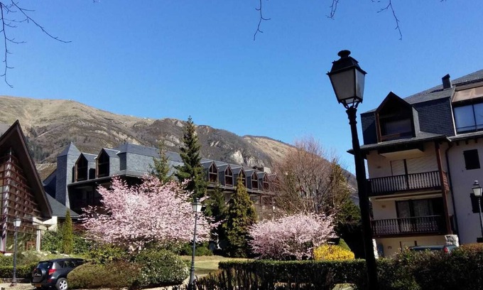 Saint-Lary-Soulan Apartment | Beautiful 54 M2 in park, sleeps 6, covered garage
