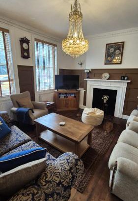 Wisbech Apartment | Beautiful 5BR Georgian house