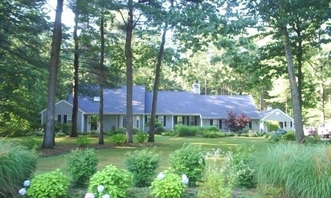 Saratoga Springs House | Beautiful 5br Home With Pool, Minutes from Track and Saratoga Lake