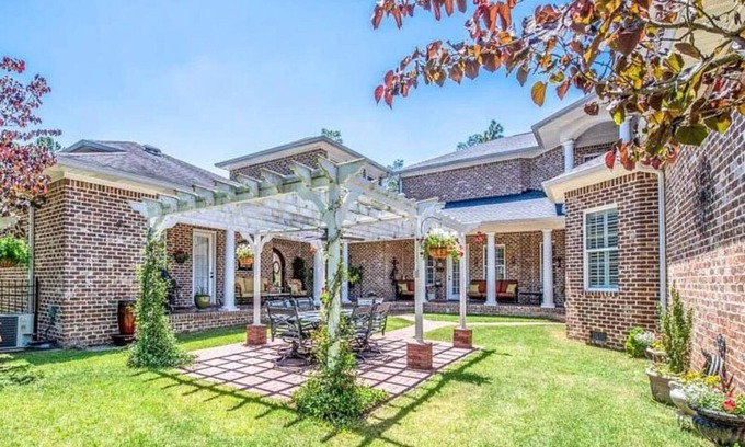 Graniteville House | Beautiful 6 bedroom home with a brand new swimming pool, and 4 fireplaces.