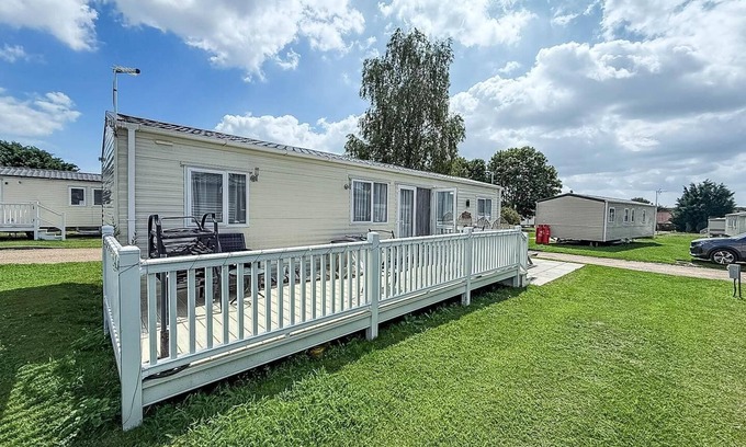 Great Yarmouth House | Beautiful 6 berth caravan at Breydon Water nearby Great Yarmouth ref 10056B