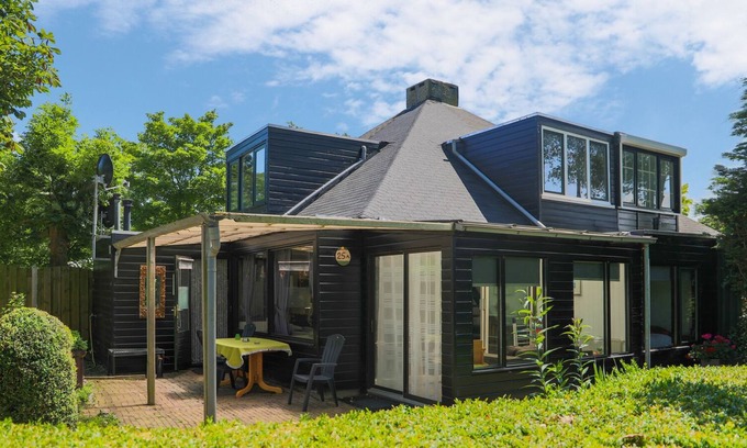Stavenisse House | beautiful 6-person holiday home close to the beach