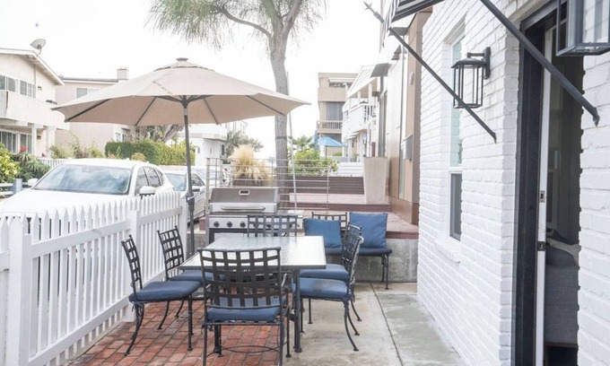 West Newport House | Beautiful 6bd/7bath steps to the sand
