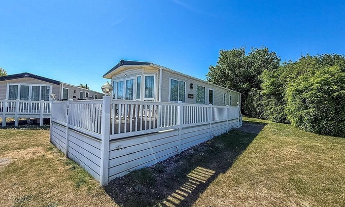 Great Yarmouth House | Beautiful 8 berth caravan at Cherry Tree Holiday Park in Norfolk ref 70803C