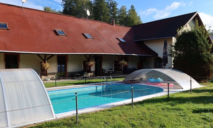 Desna Apartment | Beautiful apartment for 4 guests with pool, WIFI, TV, patio and parking