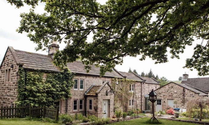 Grindleford Bridge House | Beautiful and spacious Peak District house