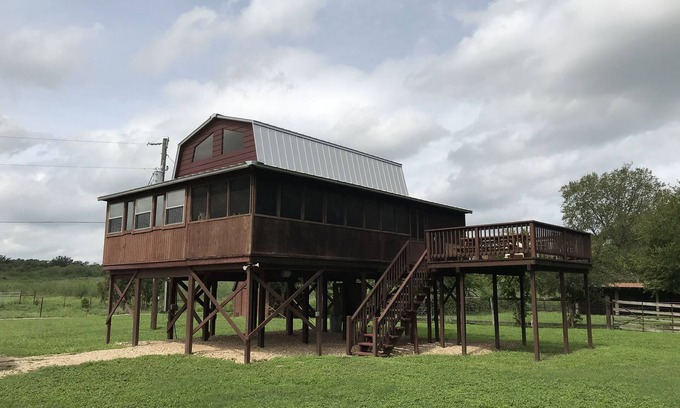 Staples Cabin | Beautiful and unique property on the San Marcos River. Great get away! nnn