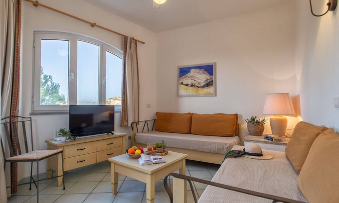 Canneddi Apartment | Beautiful apartment for 4 people with A/C, WIFI, pool, TV, terrace, pets allowed and parking