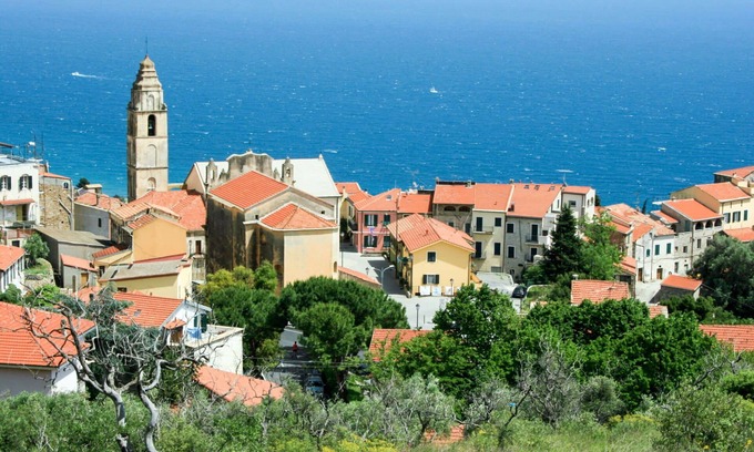 Cipressa Apartment | Beautiful apartment for 6 guests with WIFI, TV, balcony and pets allowed