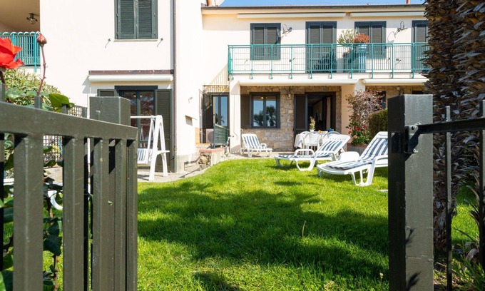 Costarainera Apartment | Beautiful apartment for 5 people with A/C, WIFI, pool, TV and terrace