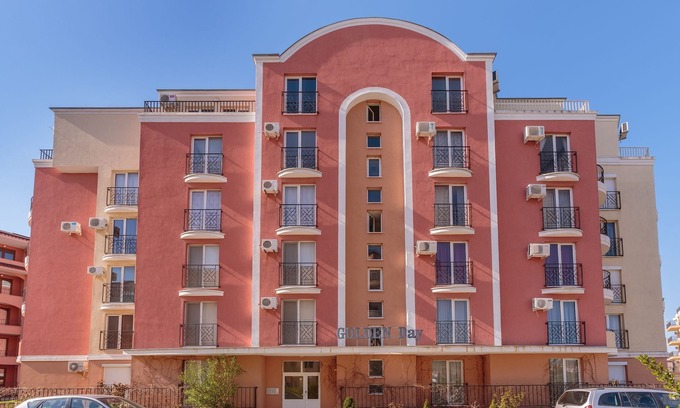 Chaika Apartment | Beautiful apartment- 5 min from the beach!