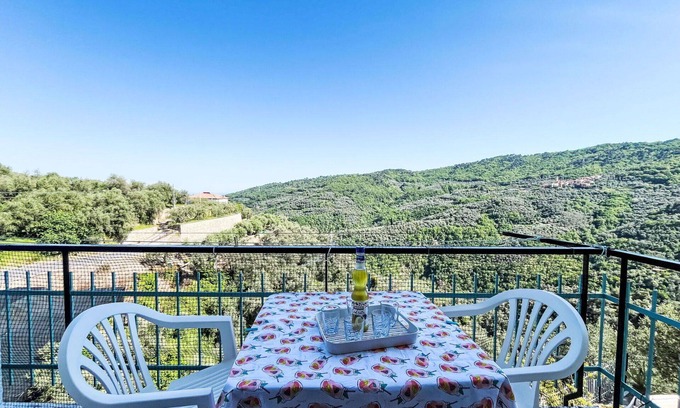 Pietrabruna Apartment | Beautiful apartment for 5 people with WIFI, TV, balcony, pets allowed and panoramic view