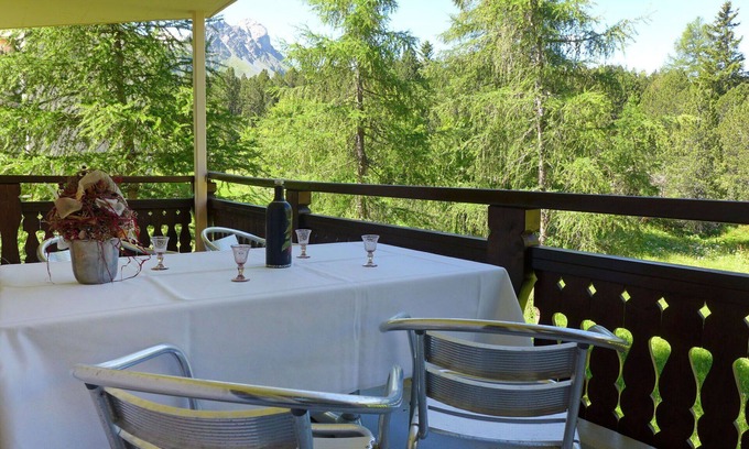 Maloja Apartment | Beautiful apartment for 4 guests with WIFI, TV, balcony and pets allowed