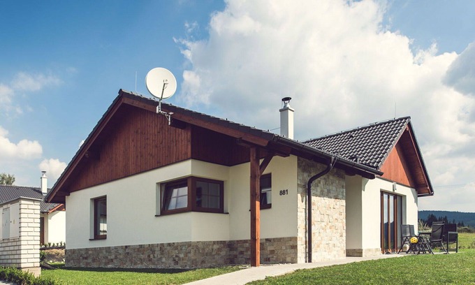 Lipno nad Vltavou House | Beautiful apartment in villa for 6 guests with WIFI, TV, terrace, pets allowed and parking