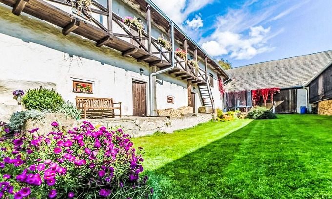 Horni Plana Villa | Beautiful apartment in villa for 4 guests with WIFI, pool, TV and pets allowed