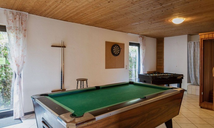 Immerath Apartment | Beautiful apartment for 7 guests with WIFI, TV, terrace and pets allowed