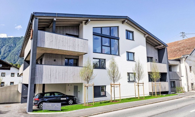 Fronhausen Apartment | Beautiful apartment for 6 people with WIFI, TV, patio and parking