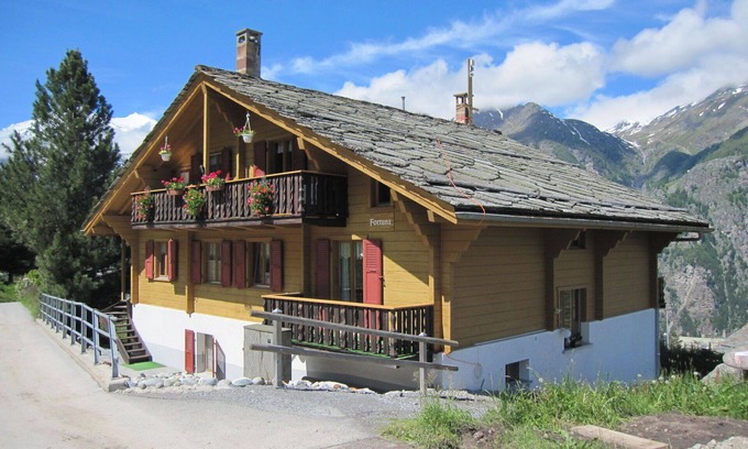 Graechen Apartment | Beautiful apartment for 4 people with WIFI, TV, patio and pets allowed
