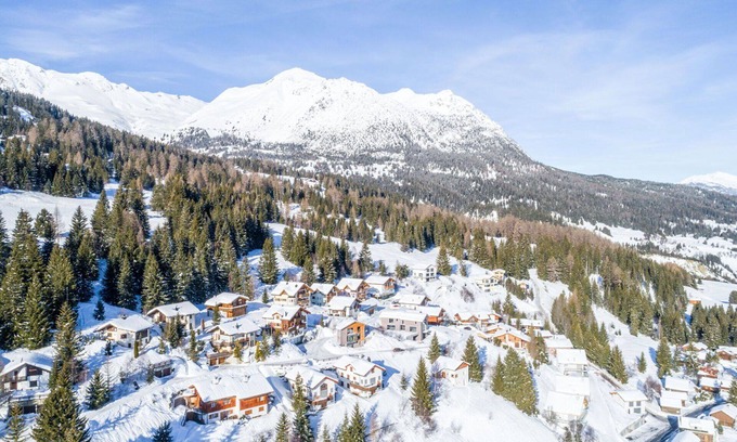 Riom-Parsonz Apartment | Beautiful apartment for 4 guests with WIFI, TV, terrace, pets allowed and panoramic view