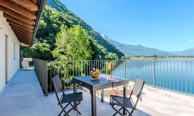 Verceia Apartment | Beautiful apartment for 4 people with WIFI, A/C, TV and balcony