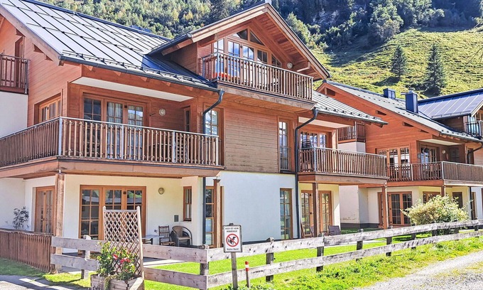 Rauris Apartment | Beautiful apartment for 4 people with WIFI, pool, TV, terrace and pets allowed
