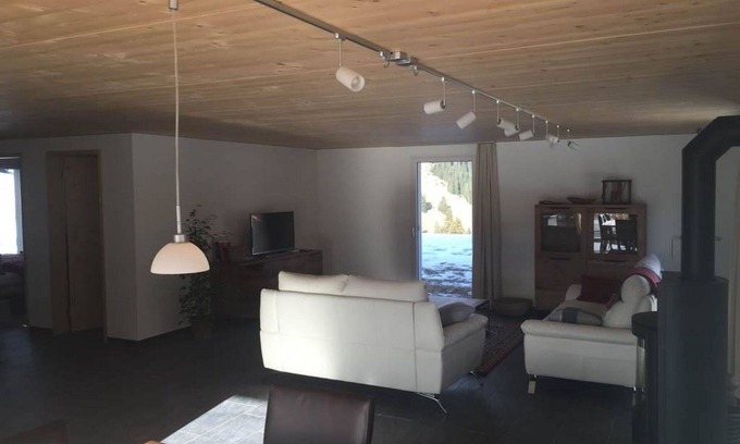 Valbella Apartment | Beautiful apartment for 8 guests with WIFI, TV and balcony