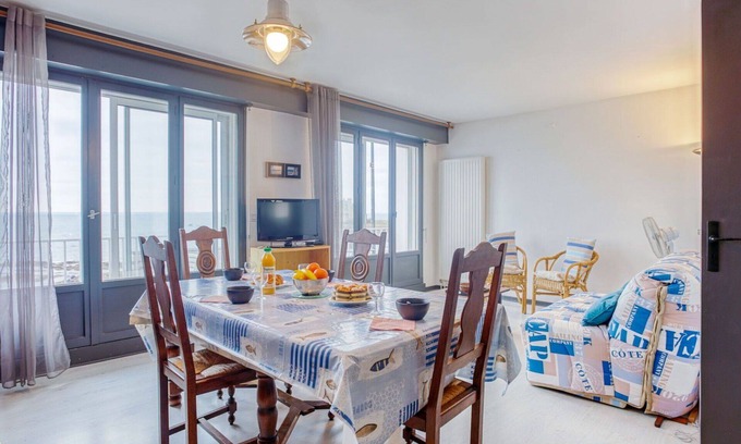 Morbihan Apartment | Beautiful apartment for 4 people with WIFI, TV, balcony and pets allowed